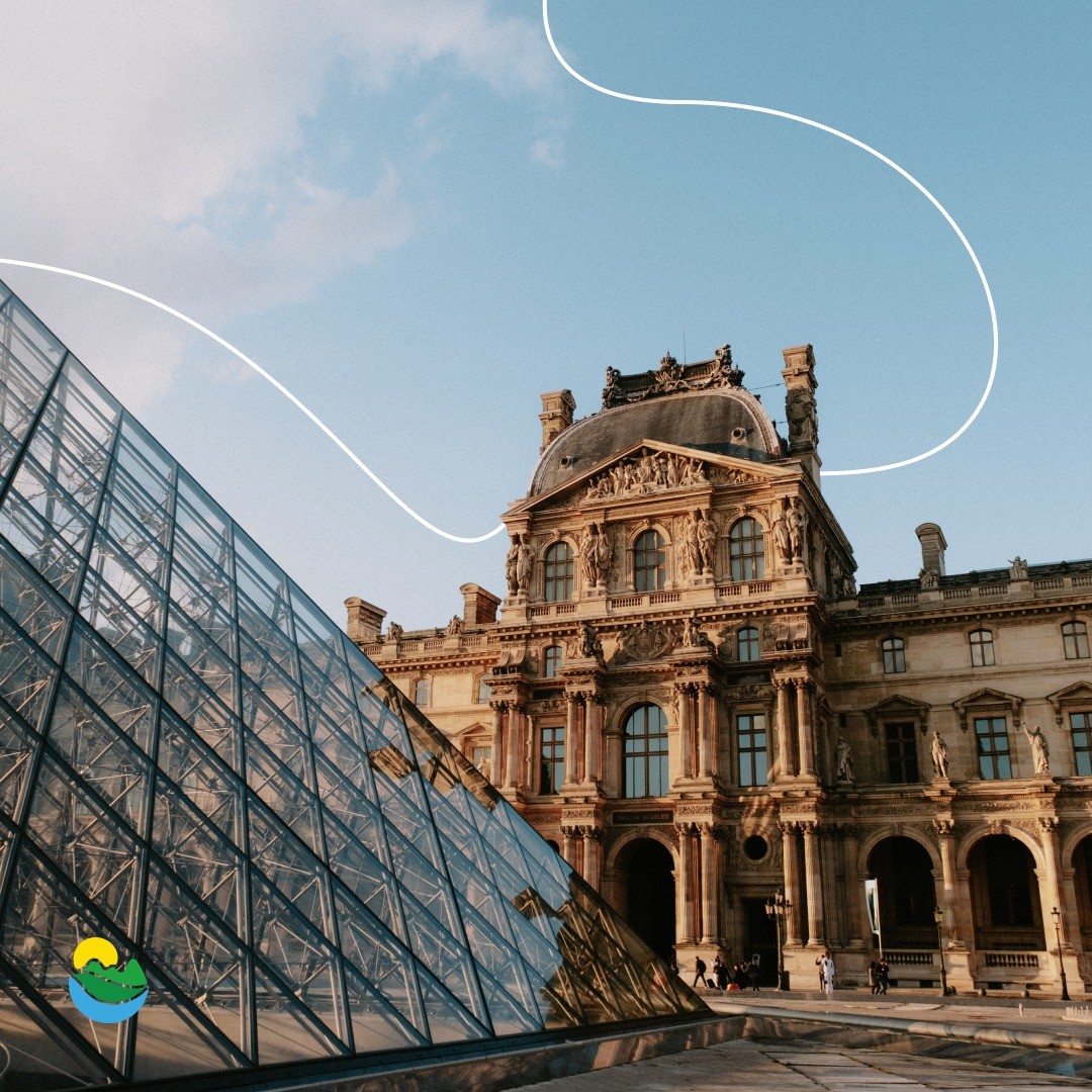Unul din cele mai vizitate locuri din Paris, dar şi din lume, Musée du Louvre este cel mai vizitat muzeu de artă din lume şi unul dintre marile muzee mondiale. El găzduiește circa 380.000 de obiecte datând din epoca preistotică  până în epoca modernă. Muzeul se află în vechiul Palais du Louvre, o fortăreaţă ce datează încă din secolul al XII-lea. Clădirea a fost extinsă de mai multe ori până să ajungă la dimensiunile de astâzi (60.000 m2). În 1682, Ludovic al XIV-lea a decis să se mute în Palatul de la Versailles, astfel că Luvrul a ajuns să fie locul de expunere a colecţiei regale. În 1692 s-a mutat aici l’Académie des Inscriptions et Belles Lettres, cea mai importantă instituţie culturală a Franţei. În timpul Revoluției Franceze, s-a decis ca Louvre-ul să devină muzeu și să găzduiască cele mai prețioase capodopere ale poporului francez. 😀🖼️🇫🇷

#paris #france #visitparis #visitfrance #louvremuseum #louvre #art #paintings #travelphotography #traveladdict #travelvibes #travelstories #travelvibes #travelaroundtheworld #traveljournal #travelgram #tourism #CalatoresteCuInterTour #prietenulvacanelor